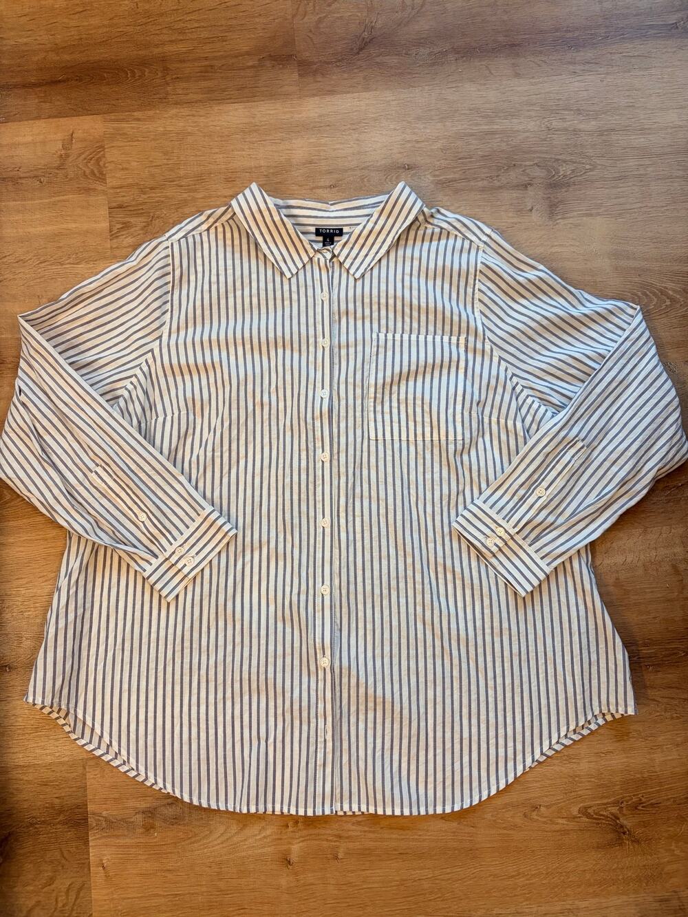 Torrid Button Up Shirt Plus Size 4 4X Striped Blue White Long Sleeve Collared